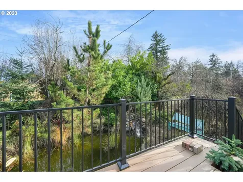 1611 W Main Street Cottage Grove OR 97424