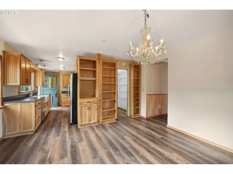 1611 W Main Street Cottage Grove OR 97424