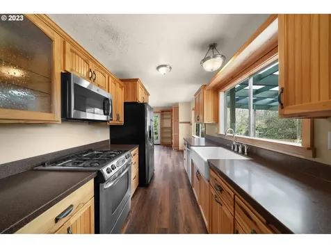 1611 W Main Street Cottage Grove OR 97424