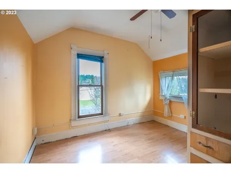 1611 W Main Street Cottage Grove OR 97424