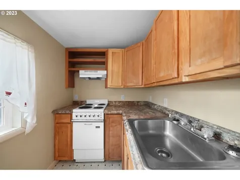 1611 W Main Street Cottage Grove OR 97424