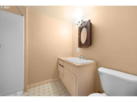 1611 W Main Street Cottage Grove OR 97424