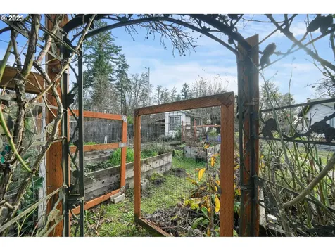1611 W Main Street Cottage Grove OR 97424