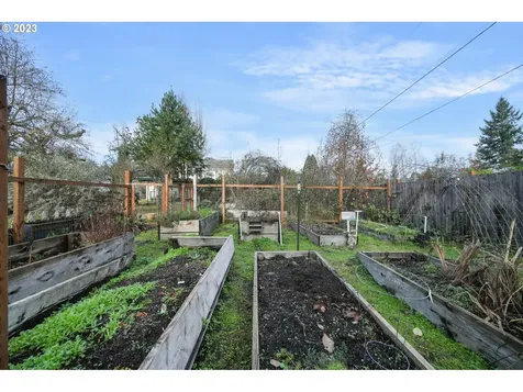1611 W Main Street Cottage Grove OR 97424