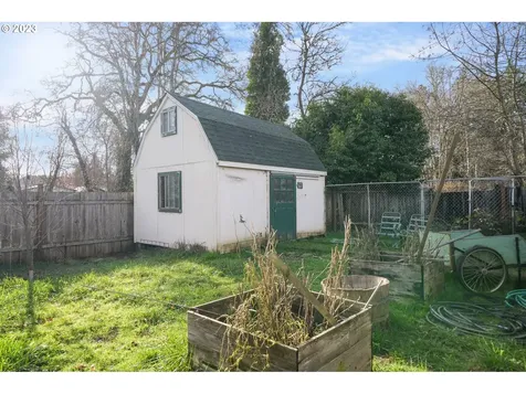 1611 W Main Street Cottage Grove OR 97424