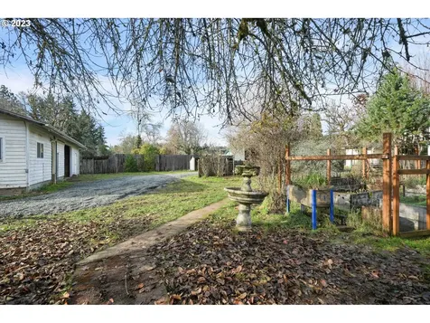 1611 W Main Street Cottage Grove OR 97424