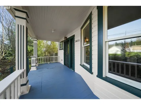 1611 W Main Street Cottage Grove OR 97424