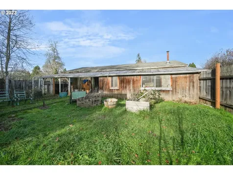 1611 W Main Street Cottage Grove OR 97424