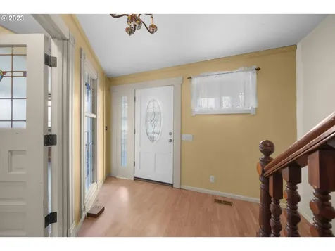 1611 W Main Street Cottage Grove OR 97424