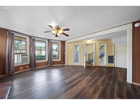 1611 W Main Street Cottage Grove OR 97424