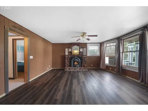 1611 W Main Street Cottage Grove OR 97424