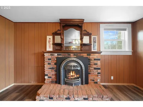 1611 W Main Street Cottage Grove OR 97424