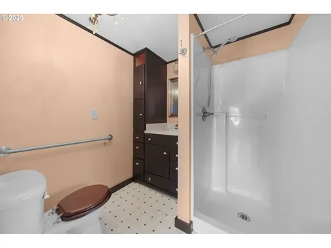 1611 W Main Street Cottage Grove OR 97424