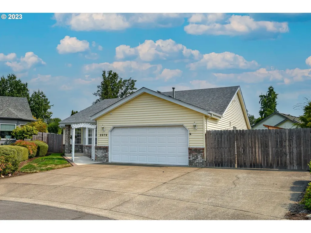 2979 Brett Loop Eugene OR 97404