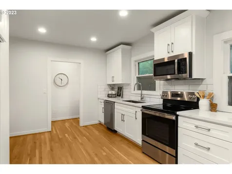 2709 Se 71st Avenue Portland OR 97206