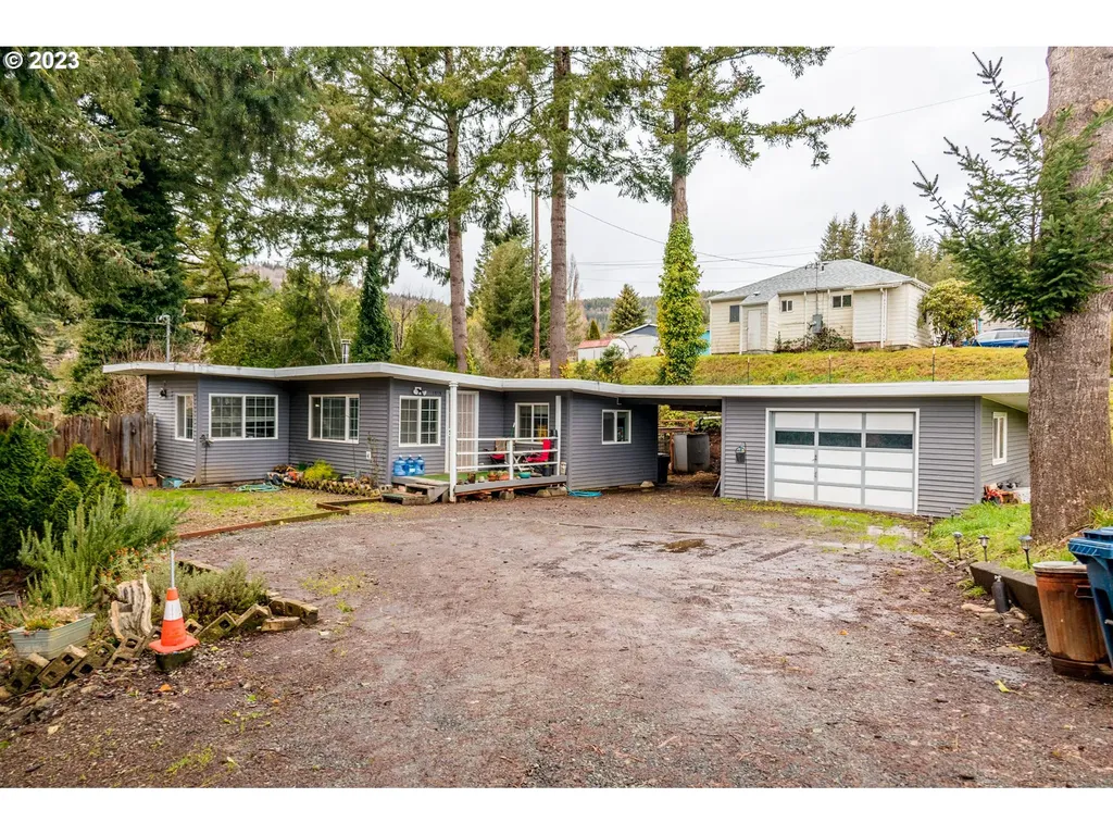 1515 N Ivy Street Coquille OR 97423