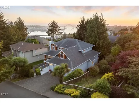 136 SE Larch Street Newport OR 97365