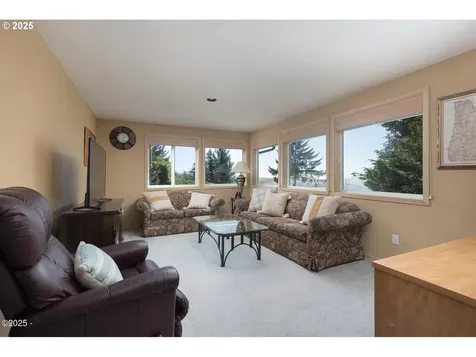 136 SE Larch Street Newport OR 97365