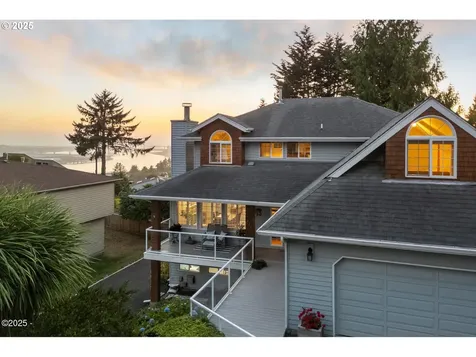 136 SE Larch Street Newport OR 97365