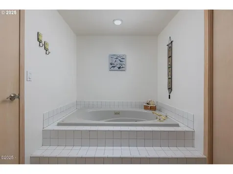 136 SE Larch Street Newport OR 97365