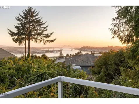 136 SE Larch Street Newport OR 97365