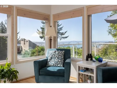 136 SE Larch Street Newport OR 97365