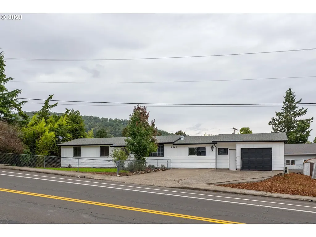 2249 NW Troost Street Roseburg OR 97471