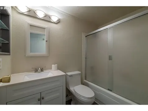 2249 NW Troost Street Roseburg OR 97471