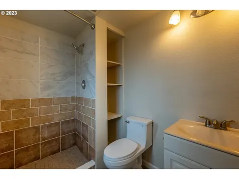 2249 NW Troost Street Roseburg OR 97471