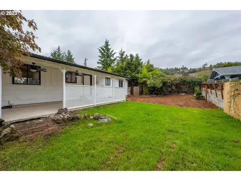 2249 NW Troost Street Roseburg OR 97471