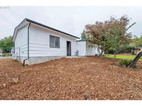 2249 NW Troost Street Roseburg OR 97471