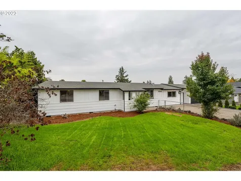 2249 NW Troost Street Roseburg OR 97471