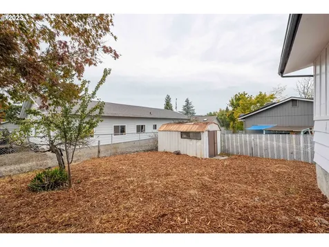 2249 NW Troost Street Roseburg OR 97471