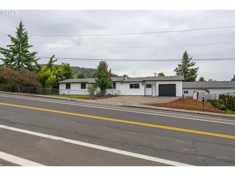 2249 NW Troost Street Roseburg OR 97471