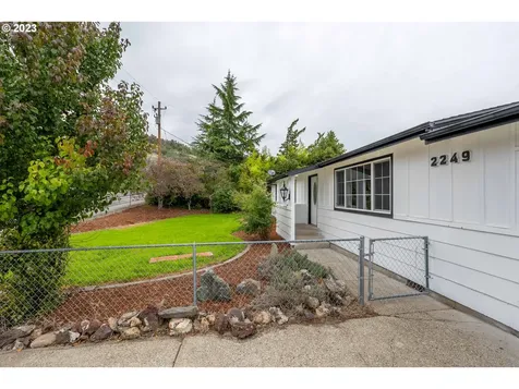 2249 NW Troost Street Roseburg OR 97471
