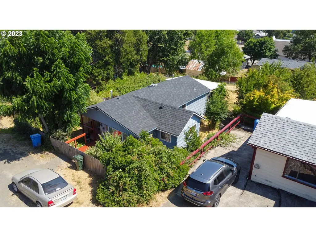 332 E Fifth Avenue Sutherlin OR 97479