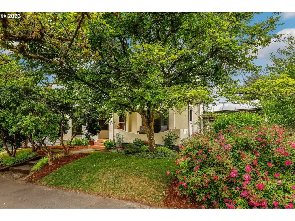 2303 Se 58th Avenue Portland OR 97215