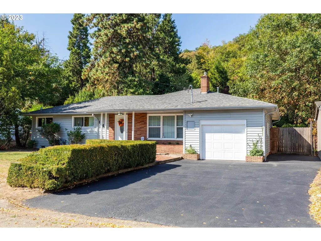 1564 Kendall Street Roseburg OR 97471