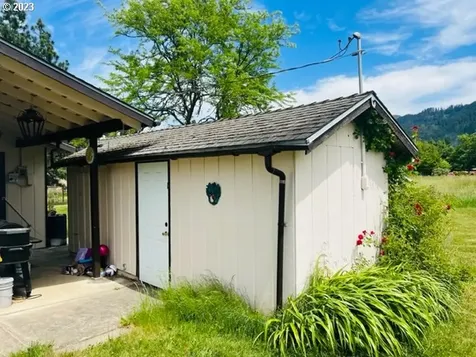 10561 Tiller Trail Highway Canyonville OR 97417