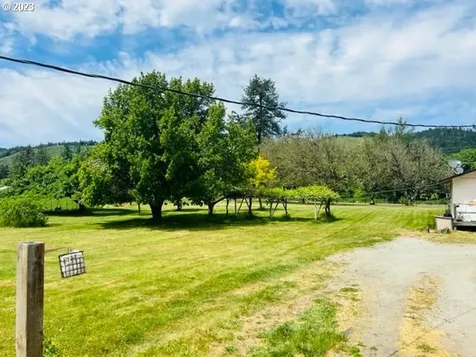 10561 Tiller Trail Highway Canyonville OR 97417