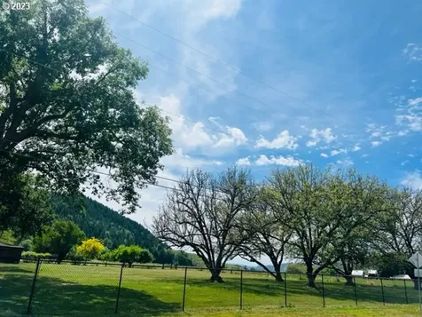 10561 Tiller Trail Highway Canyonville OR 97417