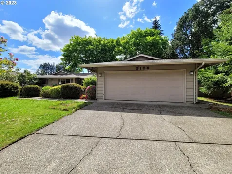 2106 Ne Village Green Drive Vancouver WA 98684