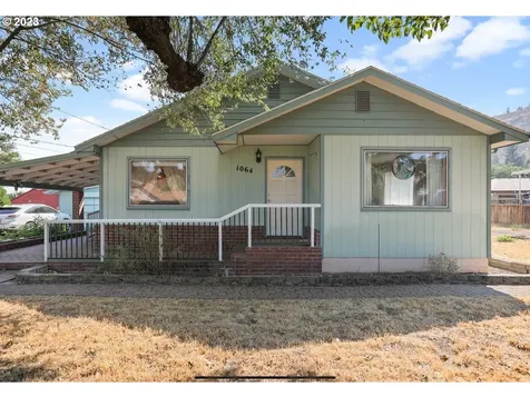 1064 Irvine Street W The Dalles OR 97058