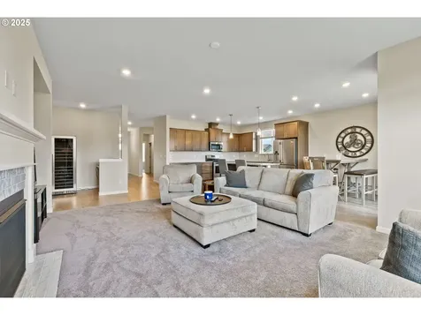 129 NE 19th Avenue Canby OR 97013