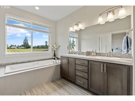 129 NE 19th Avenue Canby OR 97013