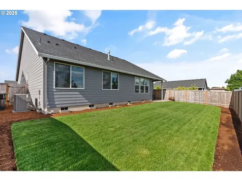129 NE 19th Avenue Canby OR 97013