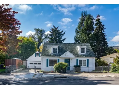 1772 SE Hamilton Street Roseburg OR 97470