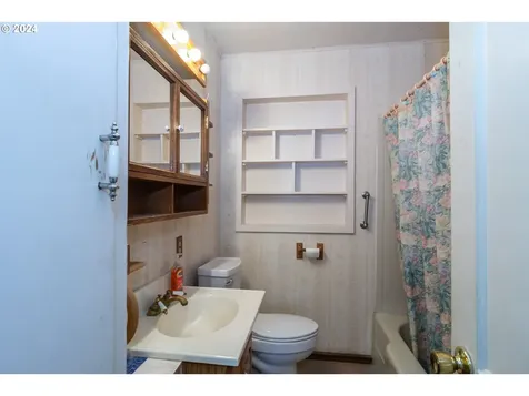 1772 SE Hamilton Street Roseburg OR 97470