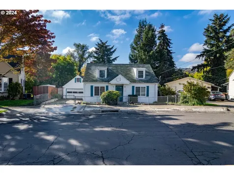 1772 SE Hamilton Street Roseburg OR 97470