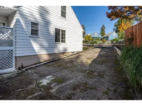 1772 SE Hamilton Street Roseburg OR 97470